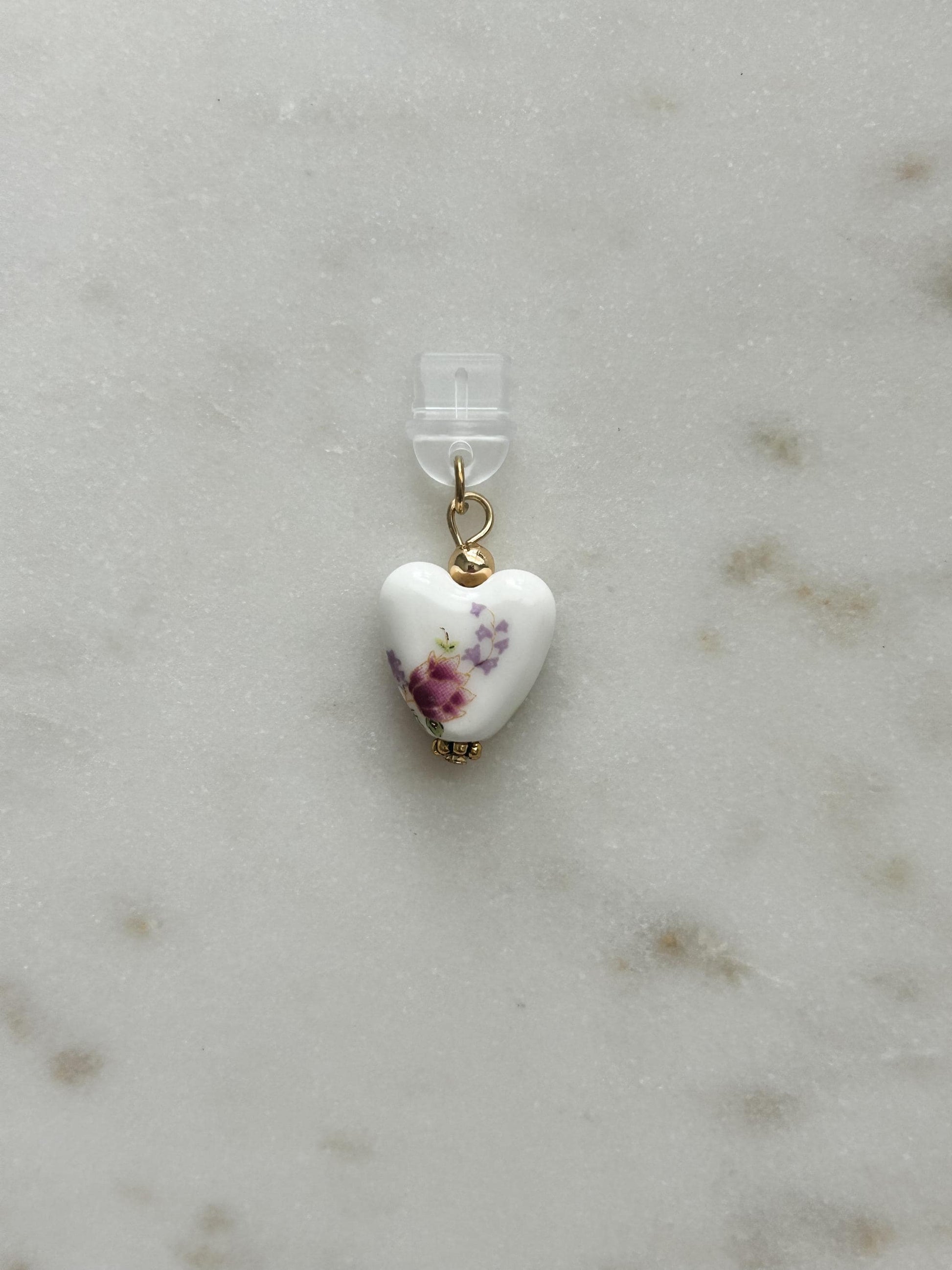 Vintage Heart Kindle Dust Plug: Bookish USB-C Charm