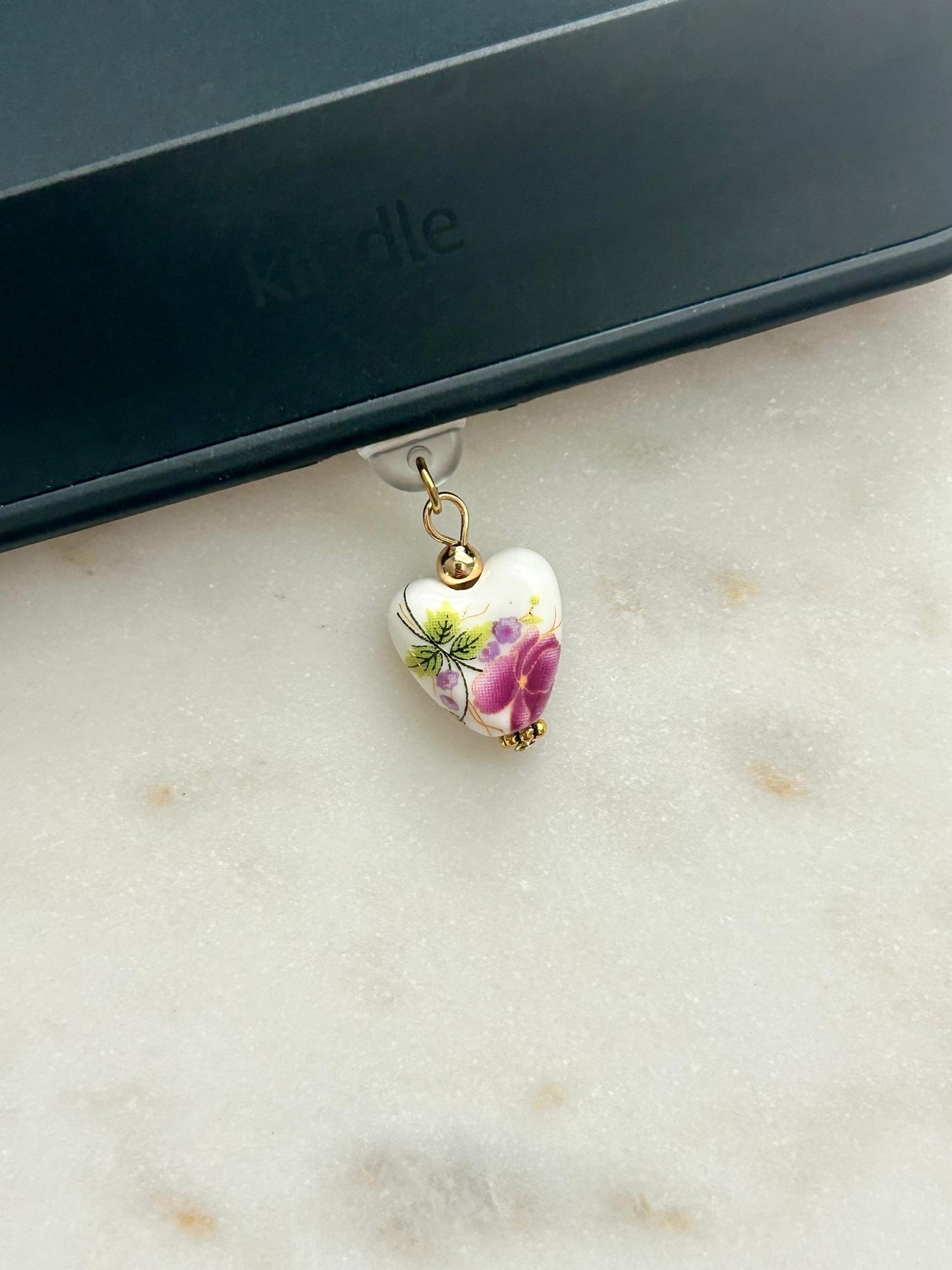 Vintage Heart Kindle Dust Plug: Bookish USB-C Charm