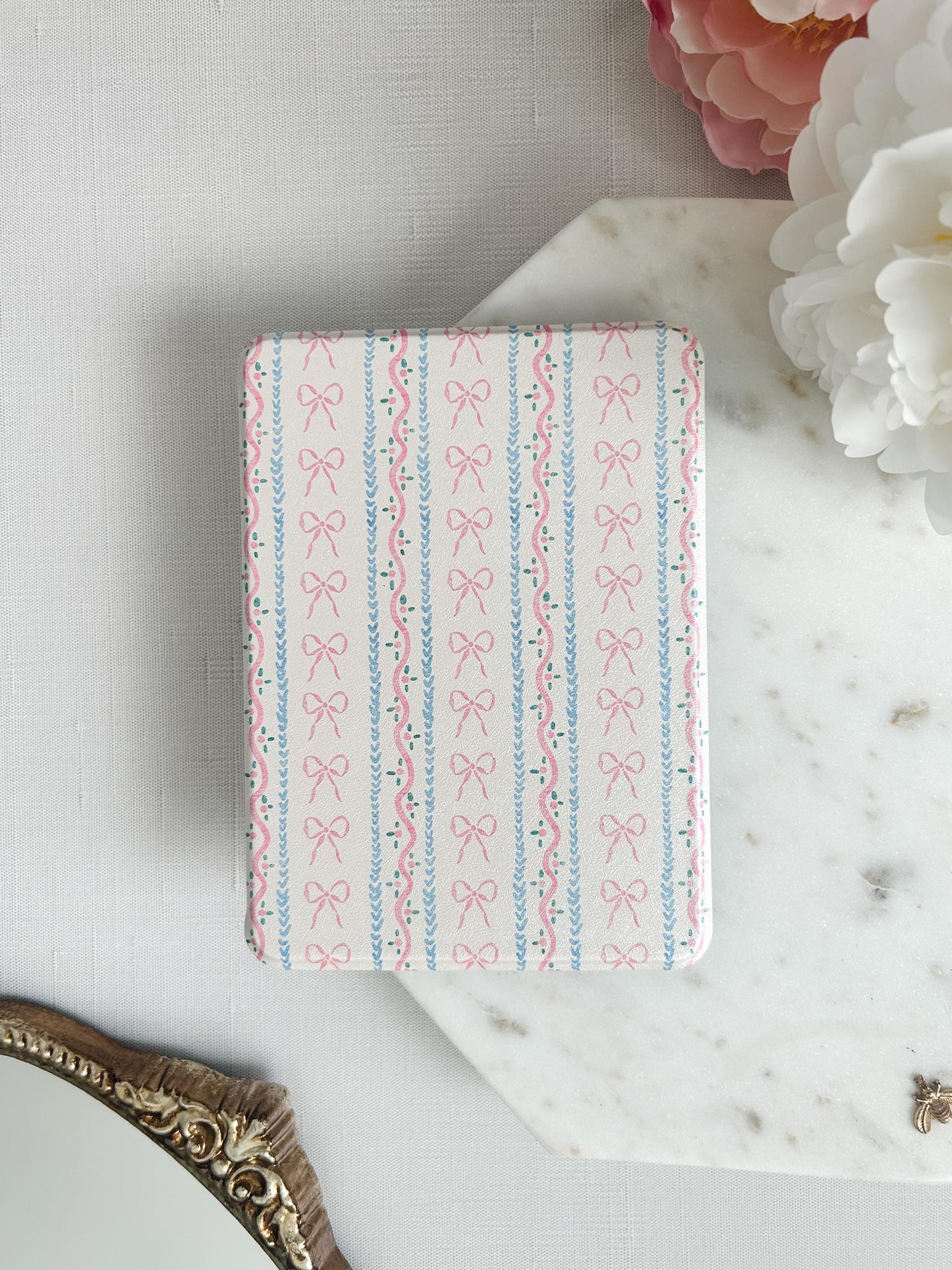 Bow Stripes Kindle Case With Hand Strap
