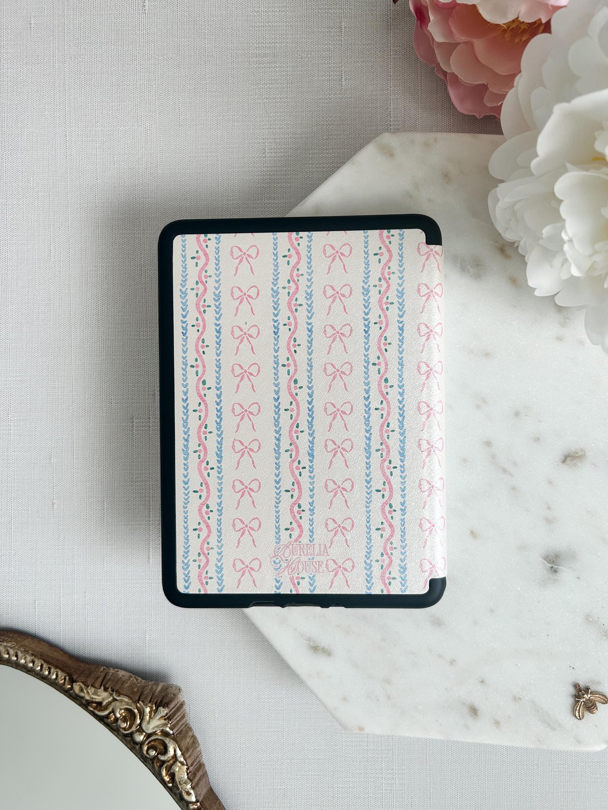 Bow Stripes Kindle Case With Hand Strap