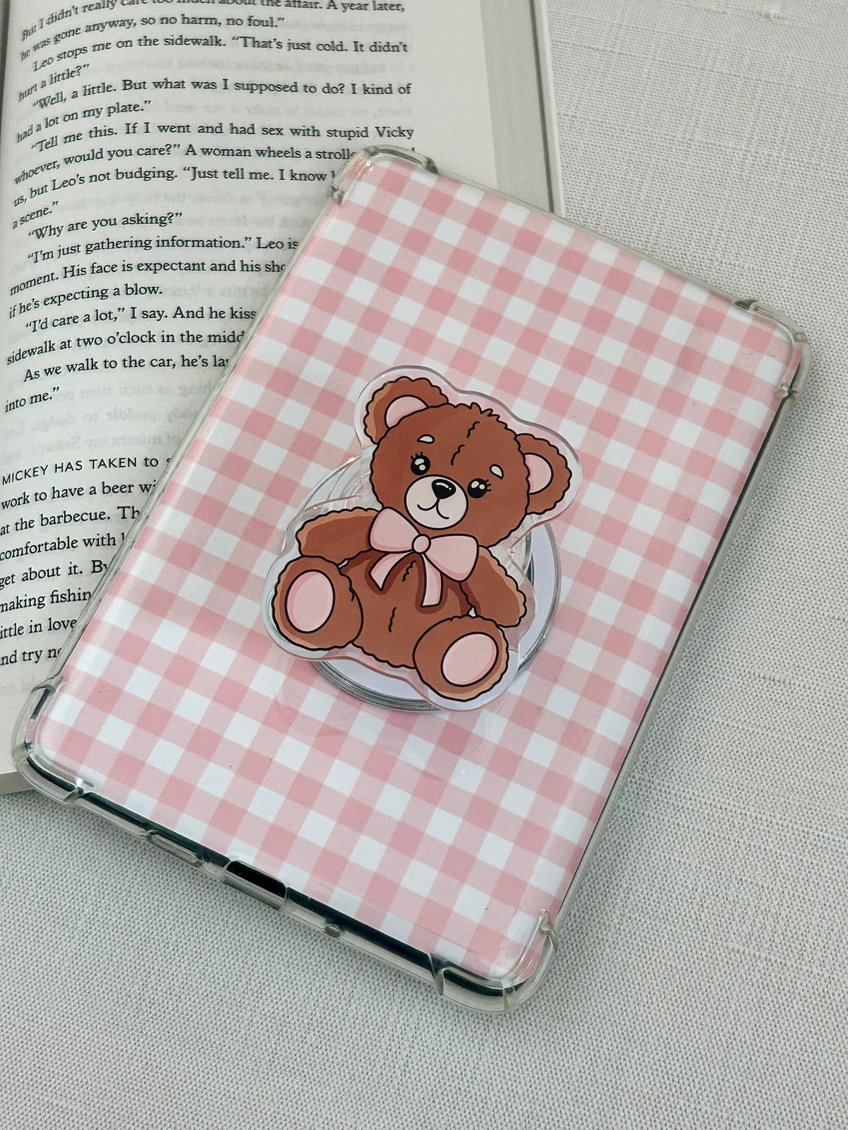Coquette Bear Magnetic Kindle Grip