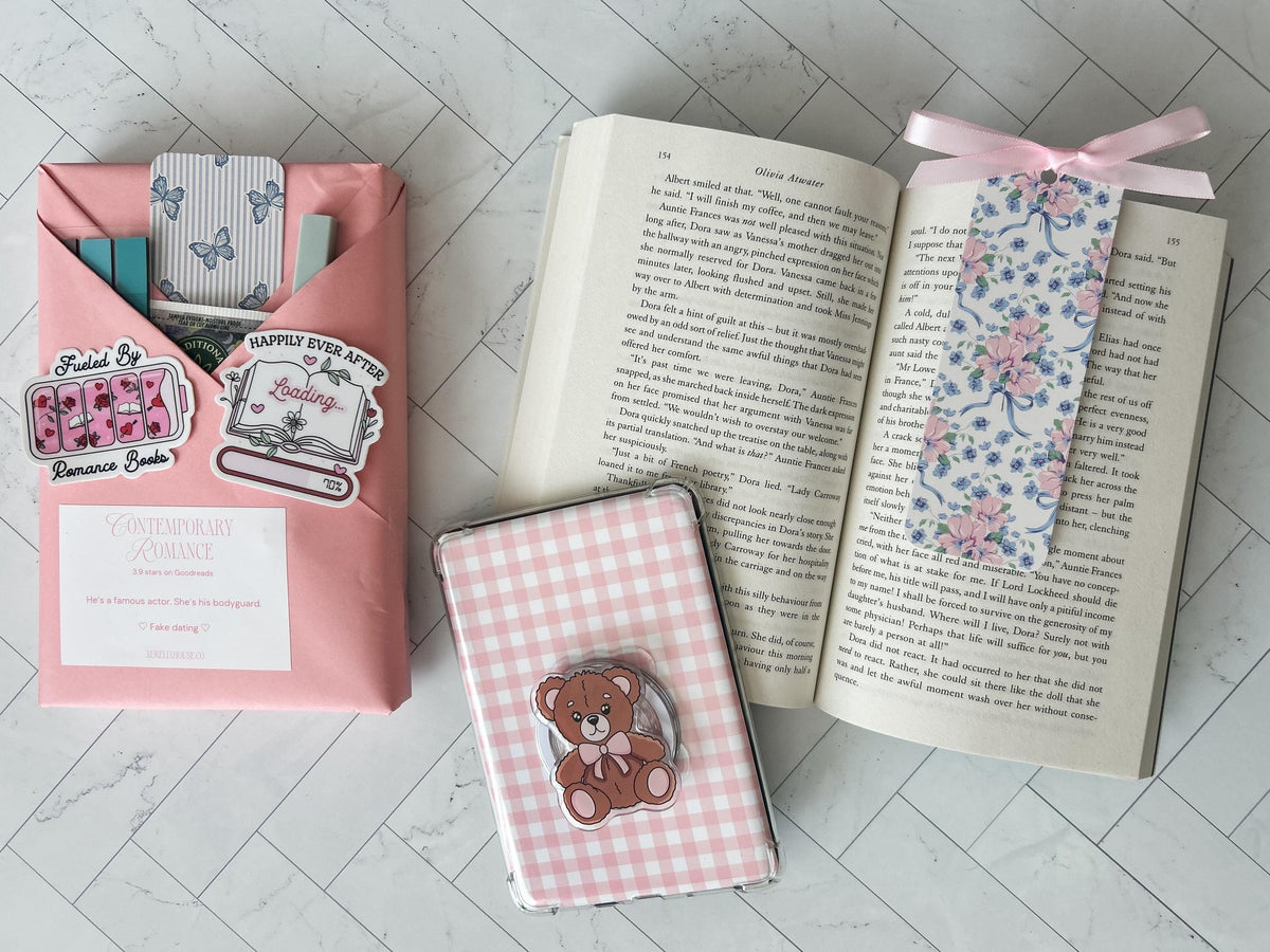 Coquette Bear Magnetic Kindle Grip
